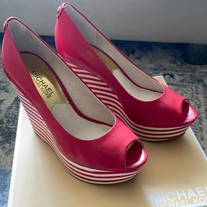 Michael Kors LEATHER Adalia Peep wedge!